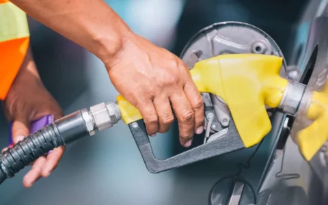 No Bolso: Governo vai retirar subsídio de R$ 0,44 da gasolina nos próximos dias