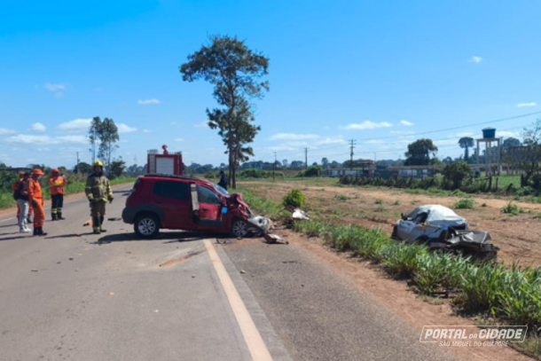 Colisão frontal na BR-429 mata duas pessoas e deixa motorista ferido em São Miguel do Guaporé