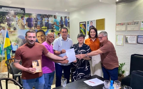 Prefeito Aldo Júlio sanciona lei que valoriza autores locais nas escolas da rede municipal