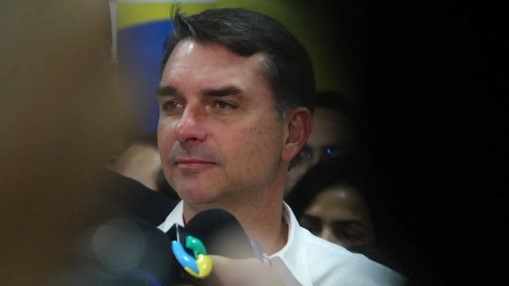 Flávio lê carta de Bolsonaro e pede para ‘deixar de lado diferenças’