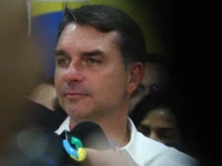 Flávio lê carta de Bolsonaro e pede para ‘deixar de lado diferenças’