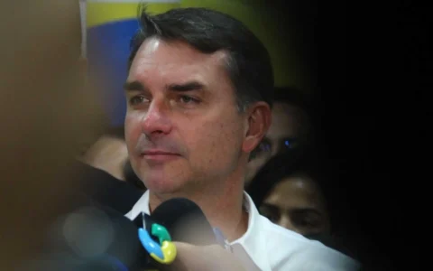 Flávio lê carta de Bolsonaro e pede para ‘deixar de lado diferenças’