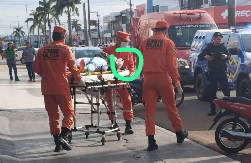 Grávida sobrevive a tentativa de feminicídio e é socorrida com faca cravada no braço em Cerejeiras; ex-companheiro é preso