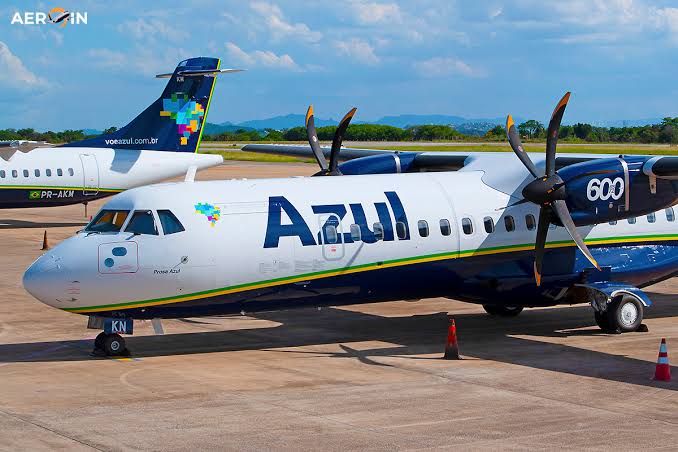Justiça condena Azul a indenizar passageiro em R$ 6 mil por atraso de vôo e mudança de destino em Rondônia