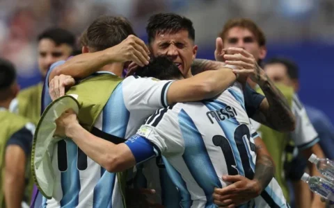 Argentina vira sobre Egito em jogo eletrizante e vai às quartas da Copa