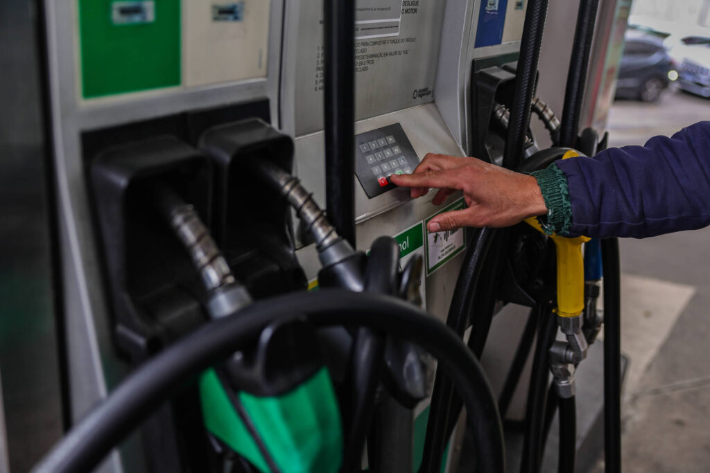 Agora: Governo Lula anuncia aumento da mistura de etanol na gasolina
