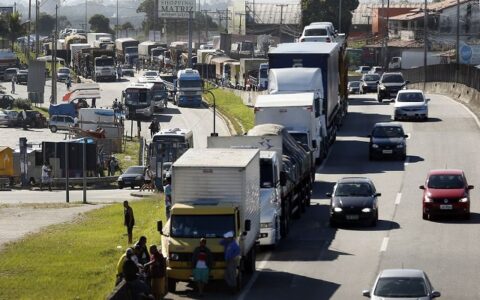 Caminhoneiros iniciam greve e pressionam Senado pela votação da Medida Provisória do Frete