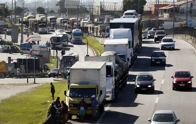 Caminhoneiros iniciam greve e pressionam Senado pela votação da Medida Provisória do Frete
