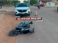 Acidente entre bicicleta elétrica e carro deixa adolescente ferido em Rolim de Moura