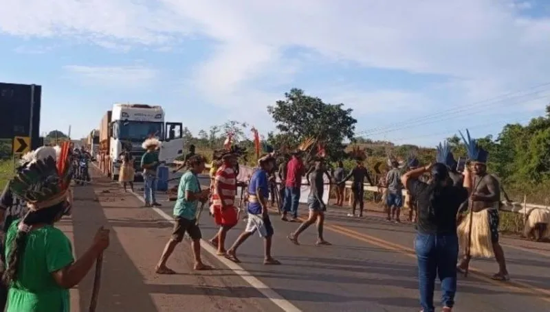 Indígenas bloqueiam BR-364 em Cacoal e cobram melhorias urgentes na saúde