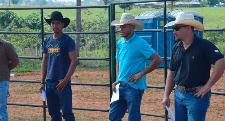 Profissionais de RO participam de seminário no Acre e reforçam qualificação dos rodeios na região