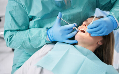 Perigo na cadeira do dentista: Justiça suspende norma que liberava sedação profunda por dentistas