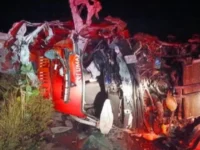 Técnica de enfermagem e paciente morrem após ambulância do Samu colidir com caminhão em Sergipe
