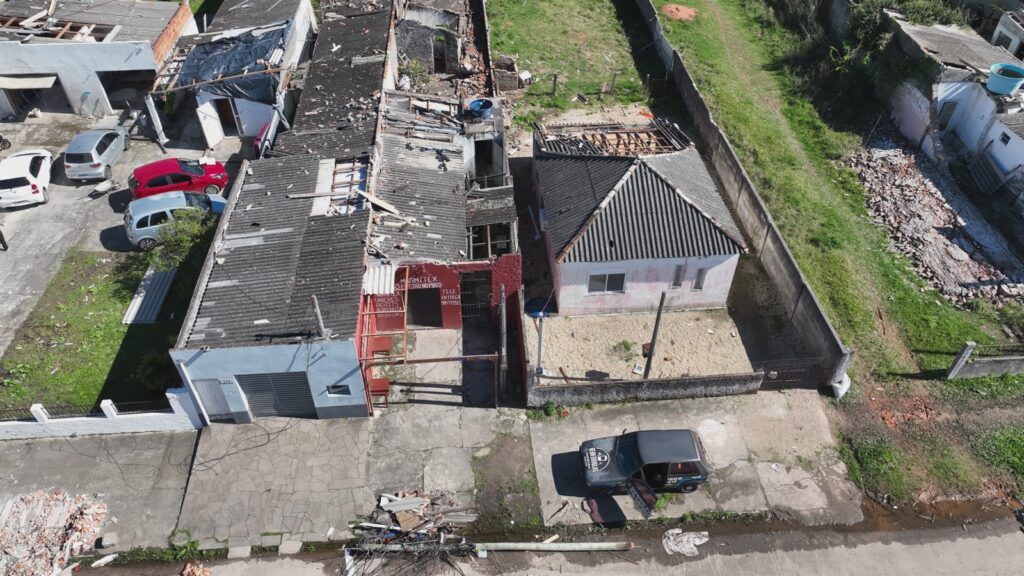 Ciclone deixa rastro de destruição e faz Pelotas decretar situação de emergência