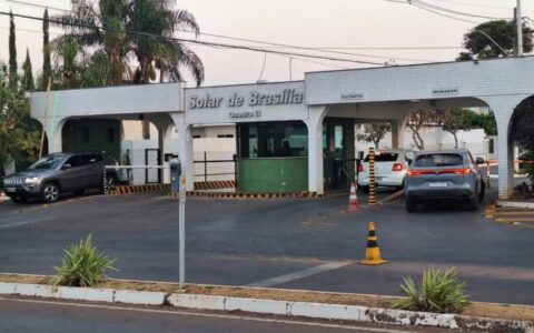 Moraes autoriza retorno de visitas a Bolsonaro, mas mantém veto a Flávio
