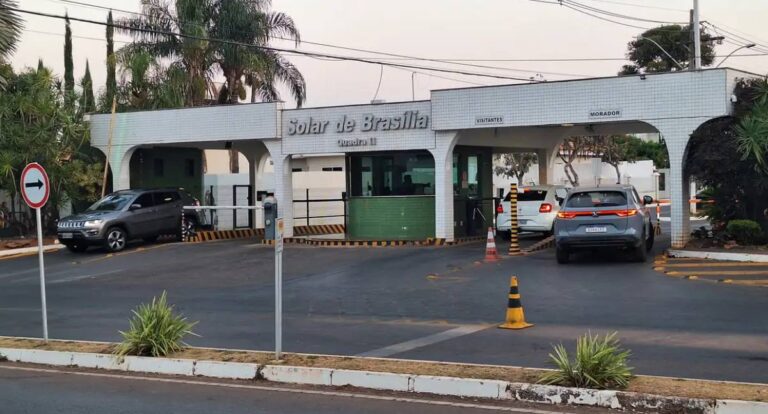 Moraes autoriza retorno de visitas a Bolsonaro, mas mantém veto a Flávio