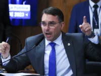 Flávio Bolsonaro aparece filiado ao Missão e não consegue registrar candidatura pelo PL