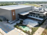 Megaigreja com lago artificial e tecnologia de estádio é inaugurada no Espírito Santo