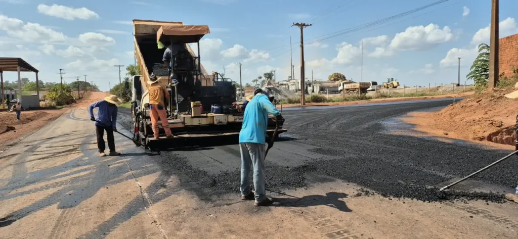 Rua Parnaíba e trecho da Avenida Morumbi recebem pavimentação com recurso destinado pelo deputado Jean Oliveira