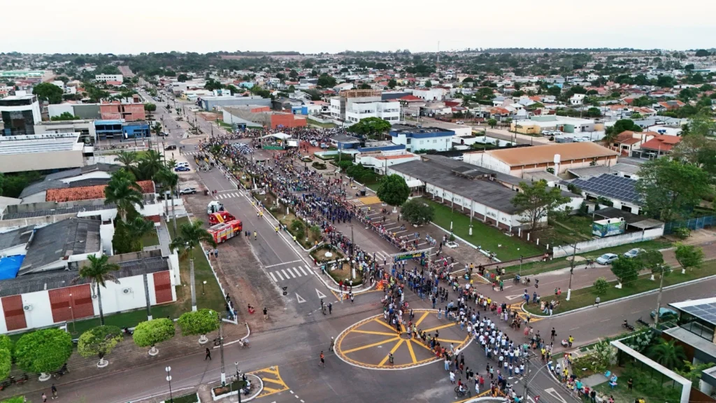 Rolim de Moura transforma avenida João Pessoa em palco de patriotismo, cidadania e orgulho de ser brasileiro