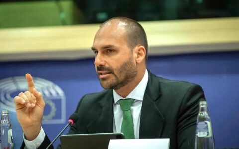 Eduardo Bolsonaro é demitido da Polícia Federal por abandono de cargo