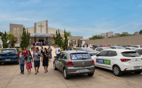 MP Eleitoral proíbe carros com adesivos de candidatos em pátios de igrejas em Rolim de Moura