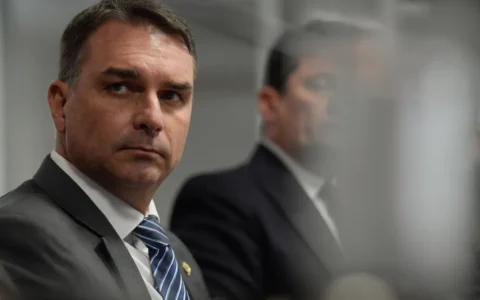 Governo avalia que sessão do STF acabou favorecendo Flávio Bolsonaro e oposição