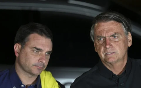 PGR dá parecer favorável para Flávio Bolsonaro voltar a visitar o pai