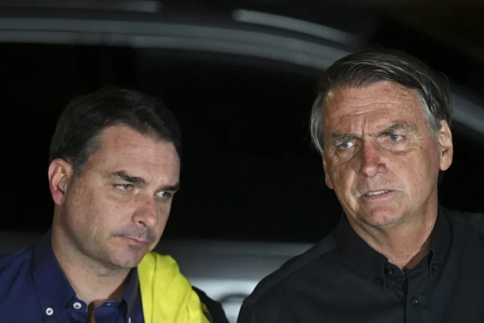 PGR dá parecer favorável para Flávio Bolsonaro voltar a visitar o pai