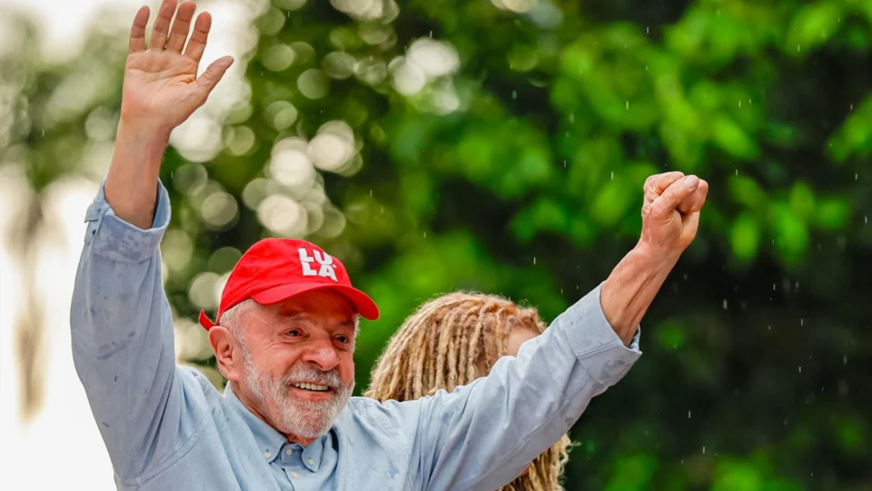 Lula vence Flávio Bolsonaro com vantagem esmagadora nas urnas dos presídios