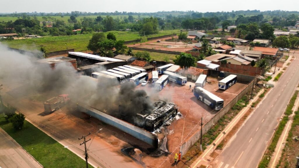 ATUALIZAÇÃO Ação rápida de motoristas e bombeiros evita tragédia maior em incêndio na garagem do Frigorífico Minerva