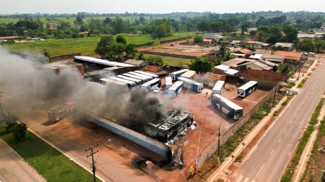 ATUALIZAÇÃO Ação rápida de motoristas e bombeiros evita tragédia maior em incêndio na garagem do Frigorífico Minerva