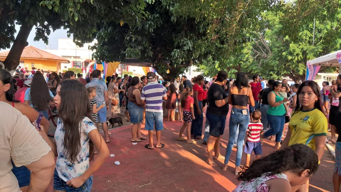 Mega Evento do Dia das Crianças reúne centenas de famílias e tem “chuva artificial” dos Bombeiros em Rolim de Moura