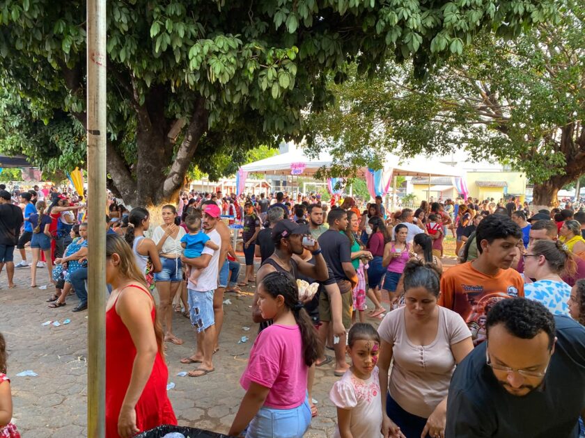 Festa do dia das crianças transforma a Praça Durvalino de Oliveira em palco de alegria e magia em Rolim de Moura
