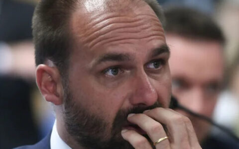Moraes determina prisão de Eduardo Bolsonaro após trânsito em julgado e cancela passaportes