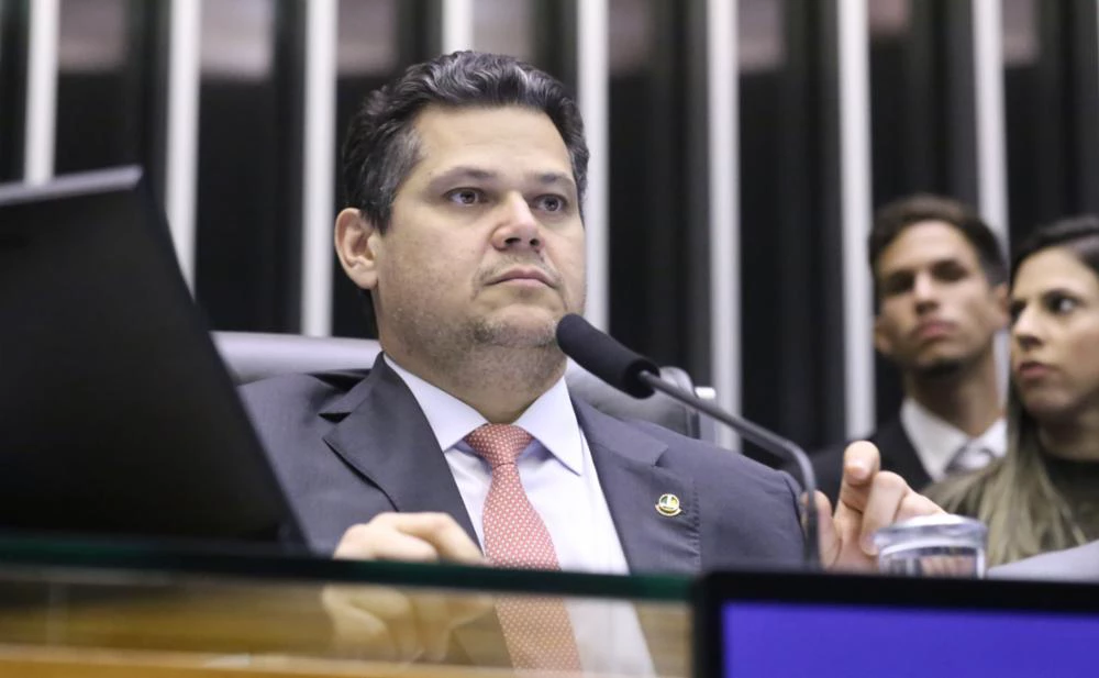 Alcolumbre diz que impactos do fim da 6×1 são incalculáveis